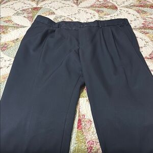 Classic Navy men’s Dress Pants Van heusen travelers 42/32